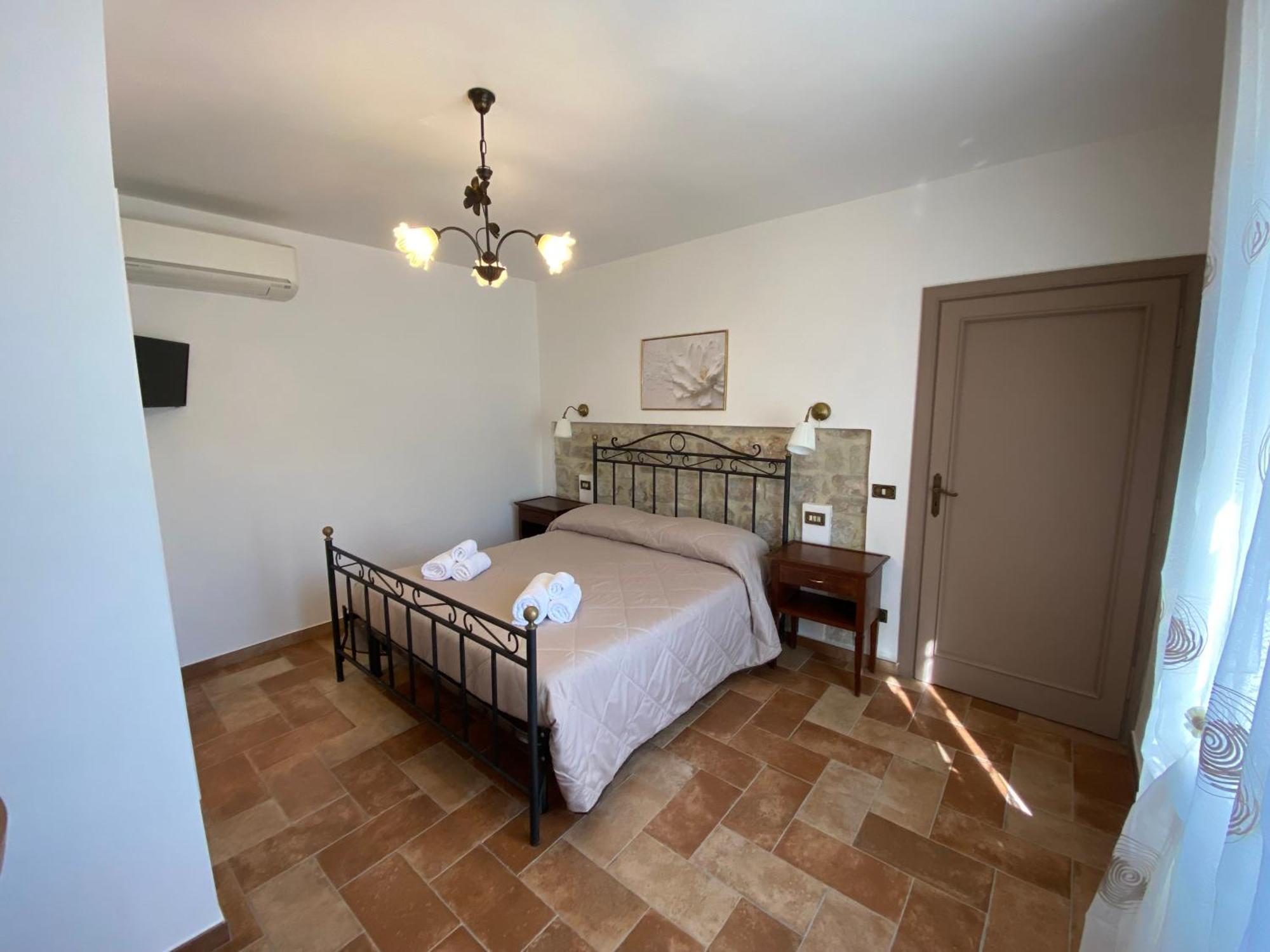 לינה וארוחת בוקר Lenola La Casa Di Nonna Tella מראה חיצוני תמונה