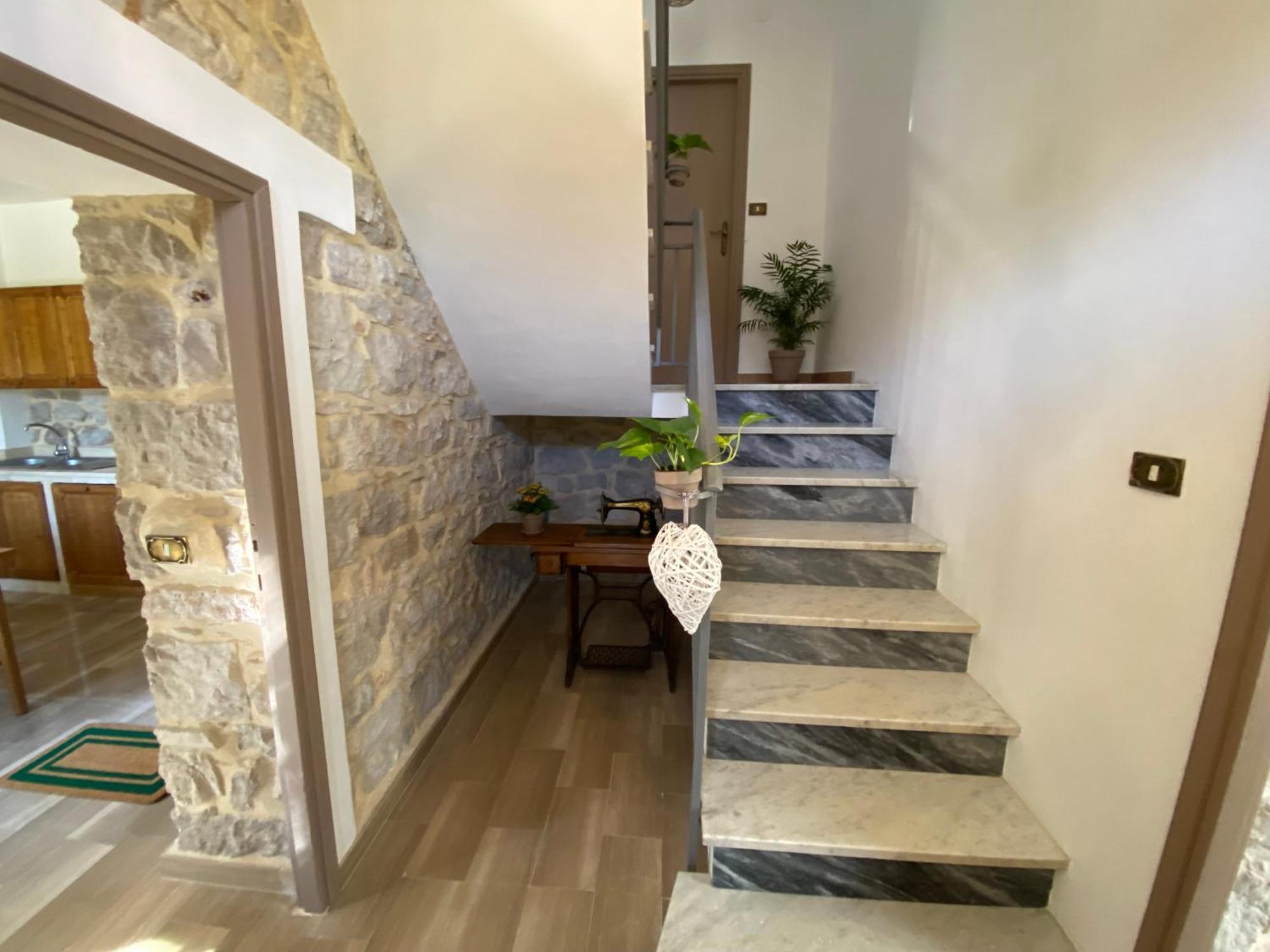 לינה וארוחת בוקר Lenola La Casa Di Nonna Tella מראה חיצוני תמונה